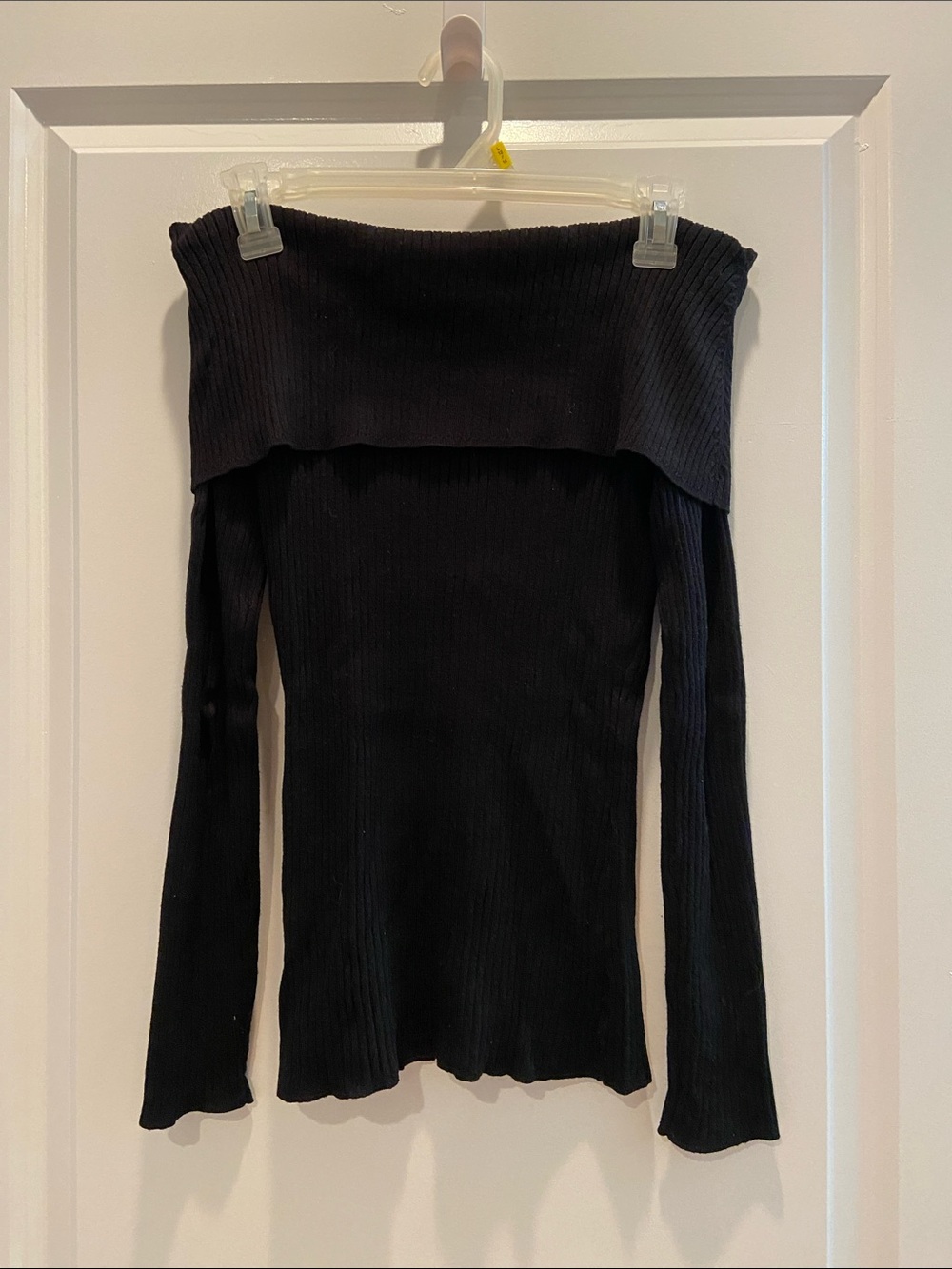 Jennifer Lopez Black Off-the-Shoulder Ribbed Long Sleeve Top